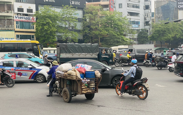 Xe m&aacute;y đua nhau đi ngược chiều, đ&aacute;nh cược t&iacute;nh mạng với tử thần- Ảnh 6.