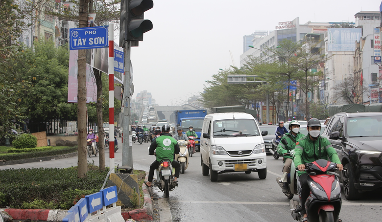 Xe m&aacute;y đua nhau đi ngược chiều, đ&aacute;nh cược t&iacute;nh mạng với tử thần- Ảnh 2.