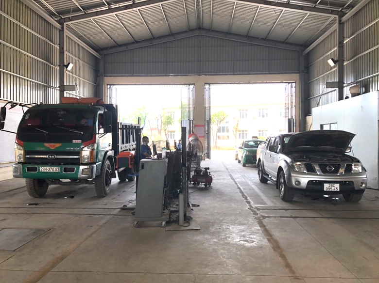 Một trung t&acirc;m đăng kiểm ở H&ograve;a B&igrave;nh nguy cơ đ&oacute;ng cửa- Ảnh 1.