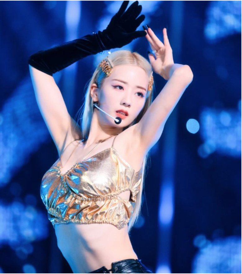 Hai nữ ca sĩ nổi tiếng bất ngờ bị tạm giữ ở nước ngoài- Ảnh 3. Hai nữ ca sĩ nổi tiếng bất ngờ bị tạm giữ ở nước ngoài- Ảnh 3.