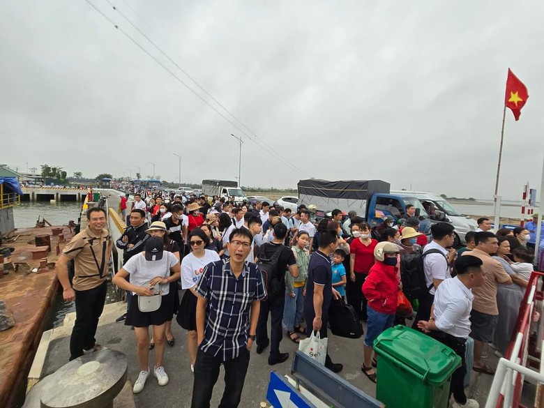 Du khách đi lại thế nào khi Hải Phòng hạn chế ô tô ra đảo Cát Bà?- Ảnh 4. Du khách đi lại thế nào khi Hải Phòng hạn chế ô tô ra đảo Cát Bà?- Ảnh 4.