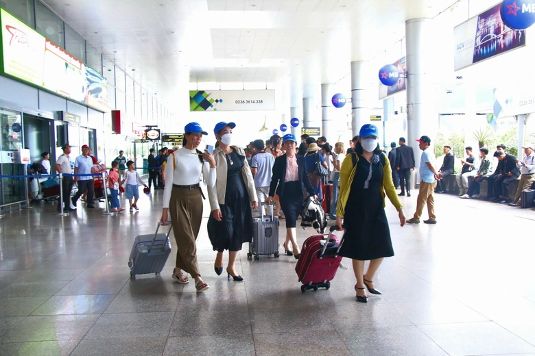 Kh&aacute;ch bỏ qu&ecirc;n t&uacute;i x&aacute;ch chứa 300 triệu đồng ở s&acirc;n bay Đ&agrave; Nẵng- Ảnh 1.