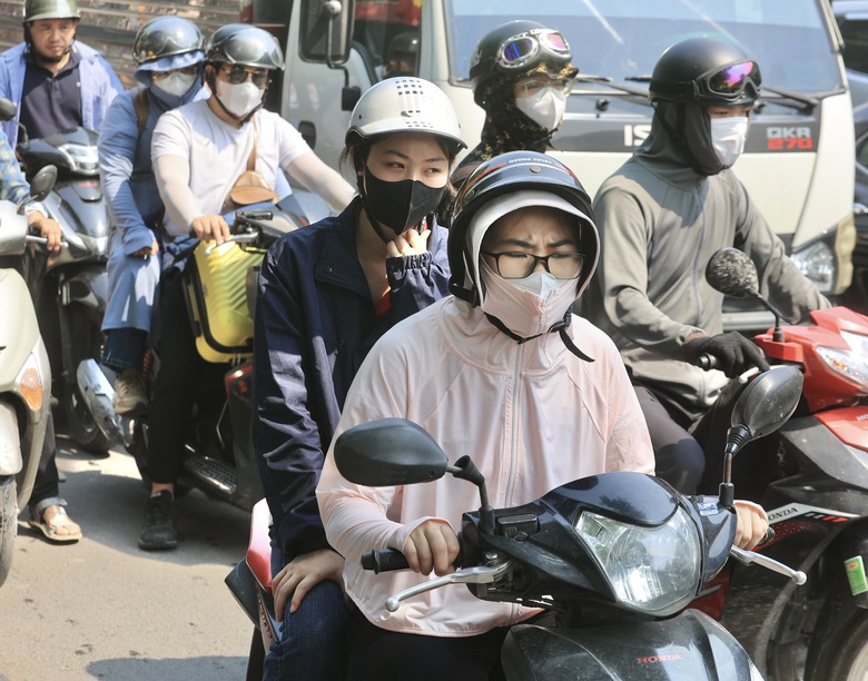 Ng&agrave;y đầu nghỉ lễ 30/4, cửa ng&otilde; Thủ đ&ocirc; tắc cứng từ s&aacute;ng sớm, nội đ&ocirc; th&ocirc;ng tho&aacute;ng- Ảnh 3.