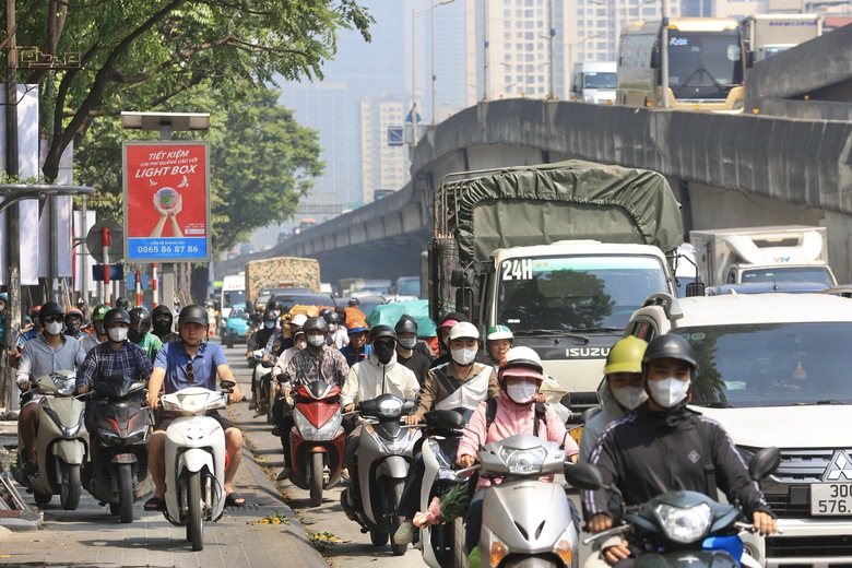 Ng&agrave;y đầu nghỉ lễ 30/4, cửa ng&otilde; Thủ đ&ocirc; tắc cứng từ s&aacute;ng sớm, nội đ&ocirc; th&ocirc;ng tho&aacute;ng- Ảnh 1.