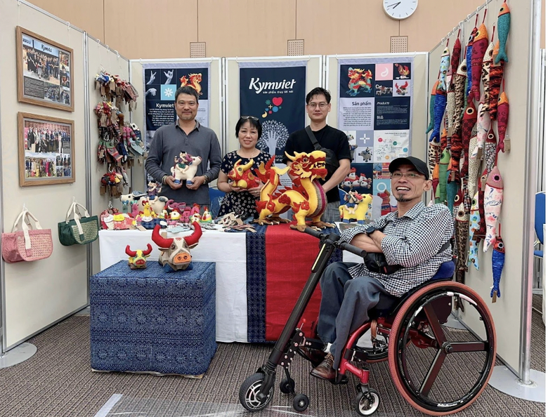 Nghị lực &ocirc;ng chủ xưởng may KymViet sau biến cố cuộc đời- Ảnh 1.