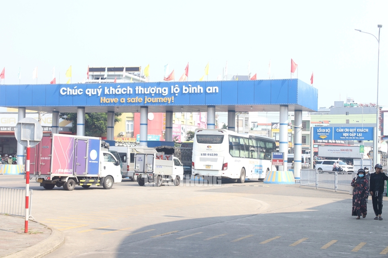 S&acirc;n bay, bến xe Đ&agrave; Nẵng nhộn nhịp ng&agrave;y đầu nghỉ lễ- Ảnh 8.