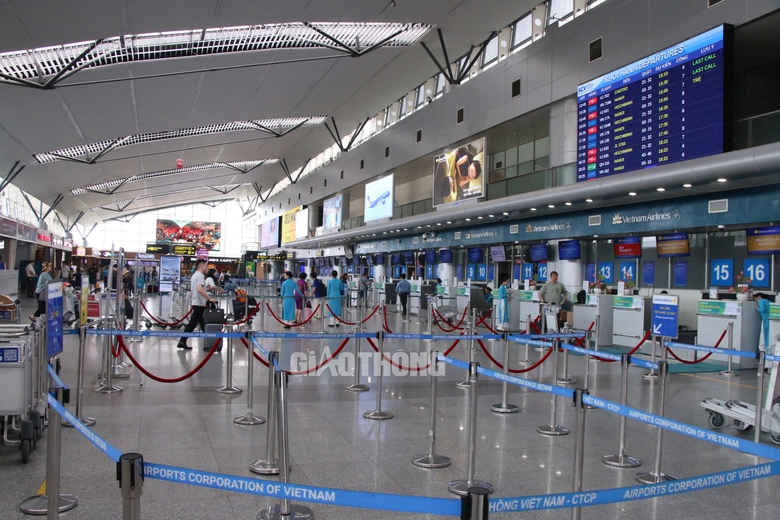 S&acirc;n bay, bến xe Đ&agrave; Nẵng nhộn nhịp ng&agrave;y đầu nghỉ lễ- Ảnh 11.