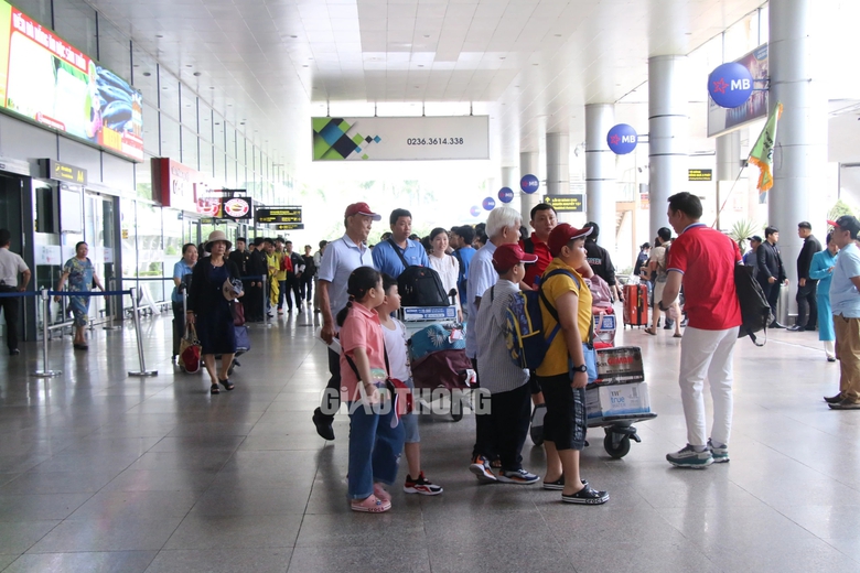 S&acirc;n bay, bến xe Đ&agrave; Nẵng nhộn nhịp ng&agrave;y đầu nghỉ lễ- Ảnh 13.