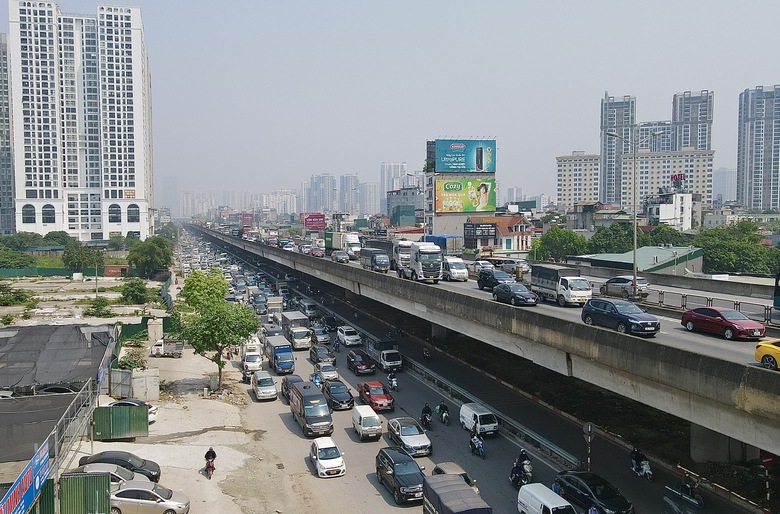 Ng&agrave;y đầu nghỉ lễ 30/4, cửa ng&otilde; Thủ đ&ocirc; tắc cứng từ s&aacute;ng sớm, nội đ&ocirc; th&ocirc;ng tho&aacute;ng- Ảnh 9.