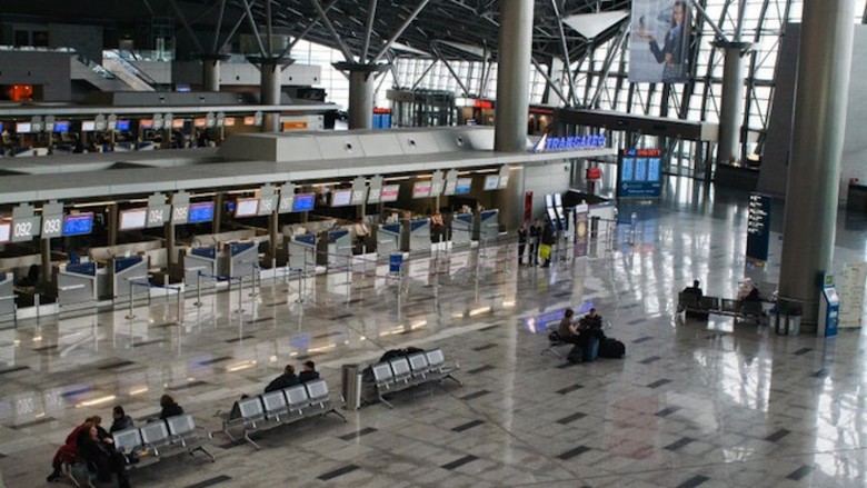 Một s&acirc;n bay ch&iacute;nh ở Moscow phải sơ t&aacute;n v&igrave; đe dọa đ&aacute;nh bom- Ảnh 1.