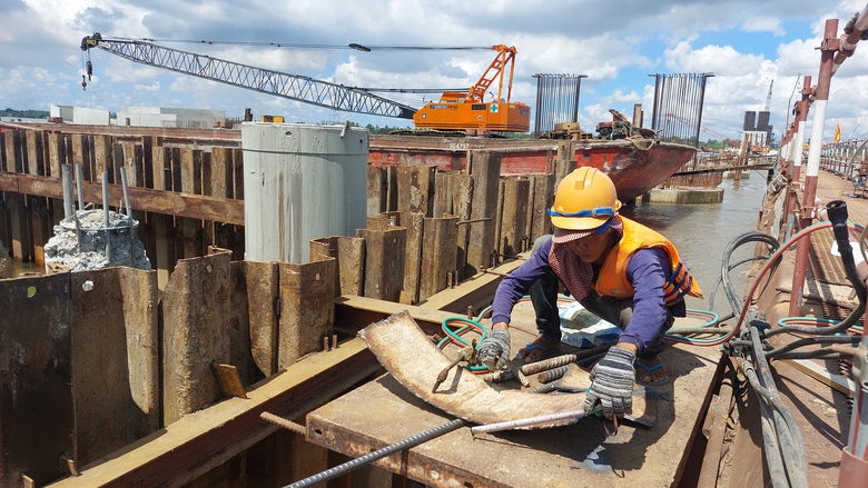 Những người g&aacute;c kỳ nghỉ lễ, đội nắng "nối nhịp cầu" Đại Ng&atilde;i 2- Ảnh 4.