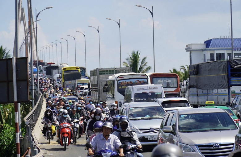 Gần 4.000 &ldquo;ma men&rdquo; bị xử phạt trong ng&agrave;y thứ hai nghỉ lễ 30/4- Ảnh 2.