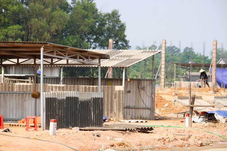 Những căn nh&agrave; đầu ti&ecirc;n gấp r&uacute;t ho&agrave;n th&agrave;nh tại khu t&aacute;i định cư cao tốc Vạn Ninh - Cam Lộ- Ảnh 7.