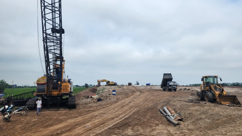 Vướng mặt bằng, 13km đường trục trong KKT Th&aacute;i B&igrave;nh nguy cơ chậm tiến độ- Ảnh 1.