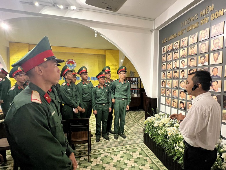 Nghỉ lễ d&agrave;i ng&agrave;y, người d&acirc;n TP.HCM chơi g&igrave;, ở đ&acirc;u?- Ảnh 9.