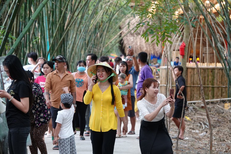 Lễ n&agrave;y t&igrave;m chốn b&igrave;nh y&ecirc;n ở vườn tre đẹp nhất miền T&acirc;y- Ảnh 1.