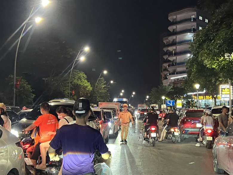 M&atilde;n nh&atilde;n với Carnaval Hạ Long 2024 rực rỡ tr&ecirc;n bờ, dưới biển- Ảnh 4.