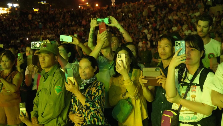 Lượng kh&aacute;ch đổ về Sa Pa, Đồng Văn, Tam Đảo dịp nghỉ lễ kh&ocirc;ng c&oacute; đột biến- Ảnh 4.