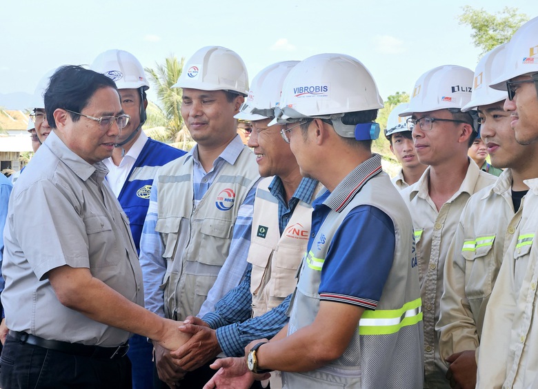 Thủ tướng: Phấn đấu ho&agrave;n th&agrave;nh cao tốc V&acirc;n Phong - Nha Trang dịp 30/4/2025- Ảnh 3.