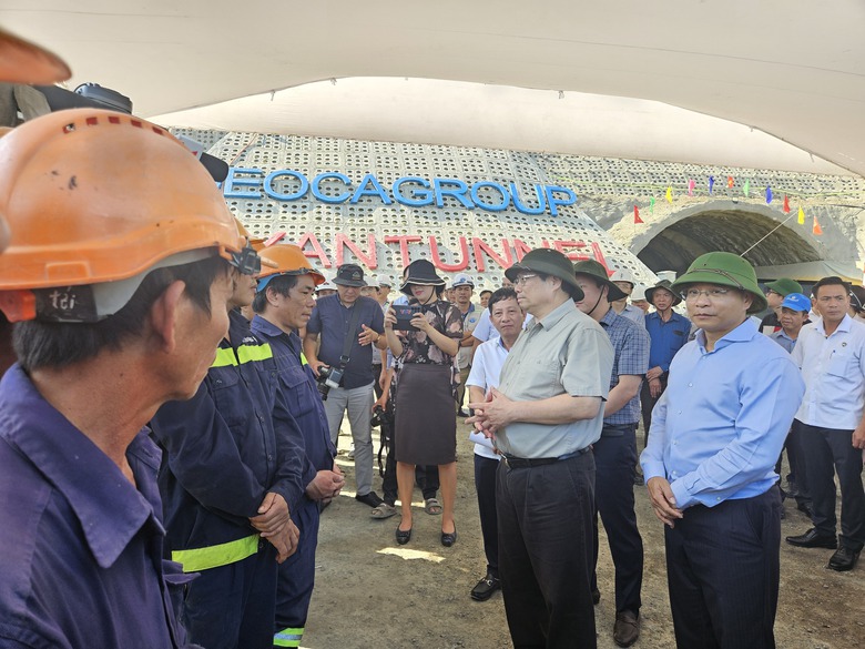 Thủ tướng: Phấn đấu ho&agrave;n th&agrave;nh cao tốc Ch&iacute; Thạnh - V&acirc;n Phong dịp 2/9/2025- Ảnh 6.