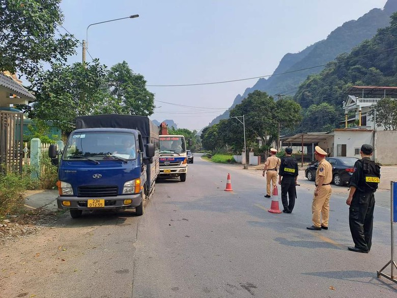 Lượng kh&aacute;ch đổ về Sa Pa, Đồng Văn, Tam Đảo dịp nghỉ lễ kh&ocirc;ng c&oacute; đột biến- Ảnh 9.