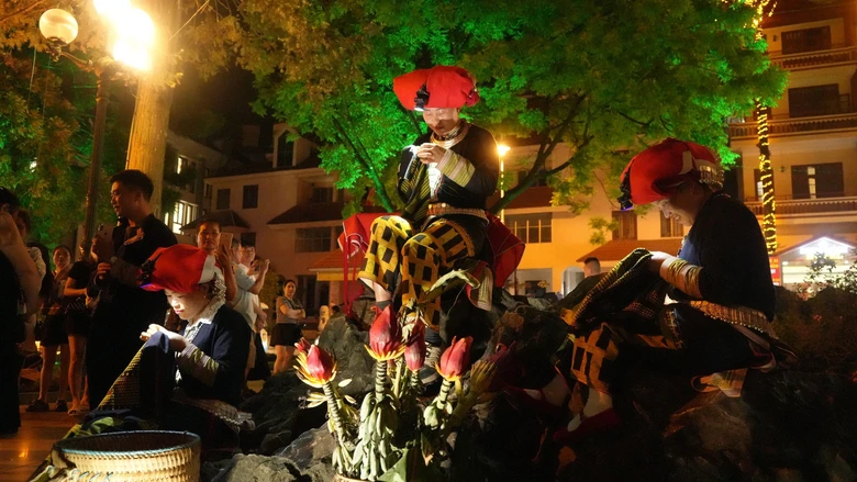 Lượng kh&aacute;ch đổ về Sa Pa, Đồng Văn, Tam Đảo dịp nghỉ lễ kh&ocirc;ng c&oacute; đột biến- Ảnh 3.