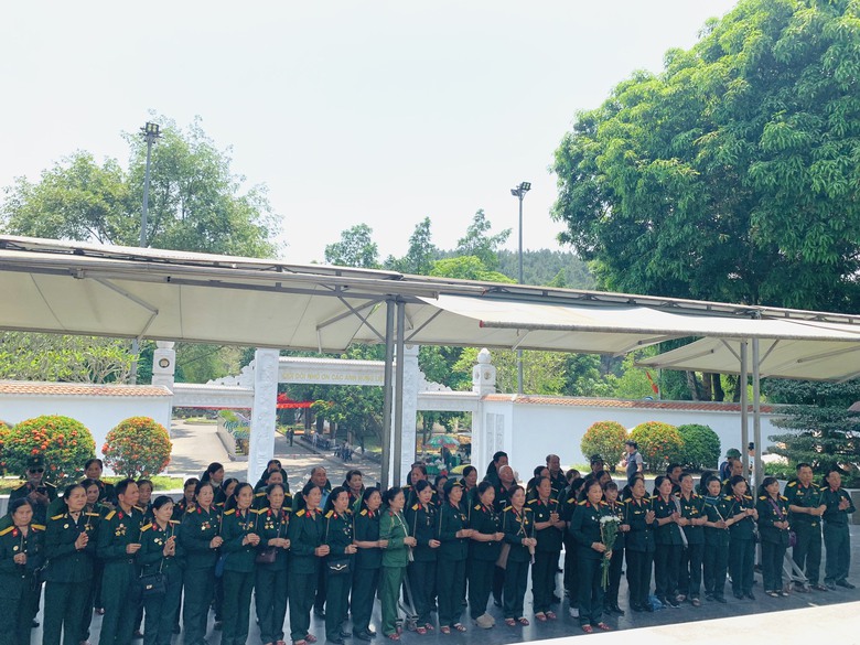 H&agrave;ng ngh&igrave;n du kh&aacute;ch h&agrave;nh hương về Ng&atilde; ba Đồng Lộc- Ảnh 1.