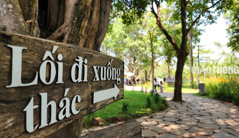 Du kh&aacute;ch đổ x&ocirc; về th&aacute;c nước đẹp nhất T&acirc;y Nguy&ecirc;n &ldquo;giải nhiệt&rdquo;- Ảnh 4.