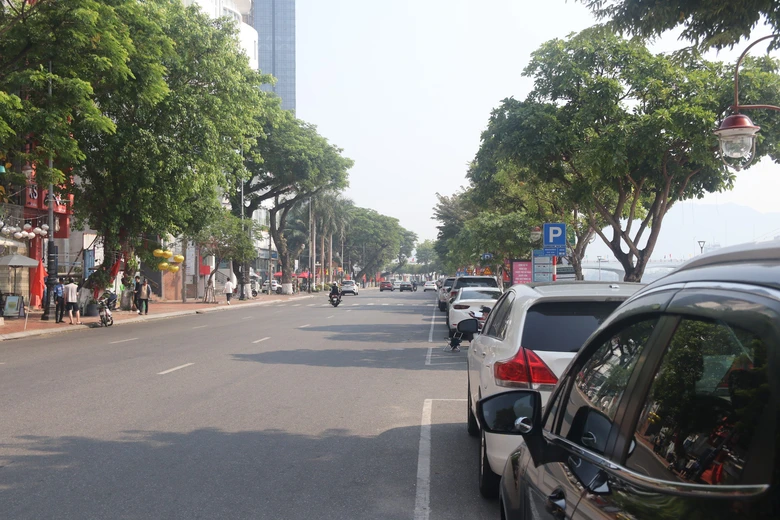 Đường phố Đ&agrave; Nẵng th&ocirc;ng tho&aacute;ng trong kỳ nghỉ lễ 30/4 - 1/5- Ảnh 2.