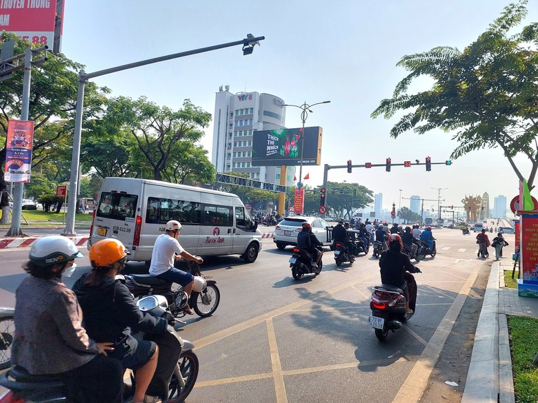 Đường phố Đ&agrave; Nẵng th&ocirc;ng tho&aacute;ng trong kỳ nghỉ lễ 30/4 - 1/5- Ảnh 8.
