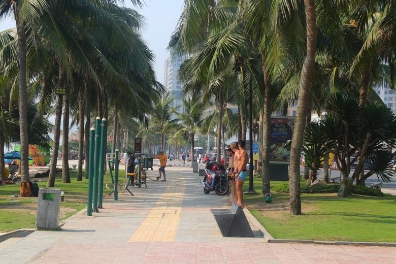 Đường phố Đ&agrave; Nẵng th&ocirc;ng tho&aacute;ng trong kỳ nghỉ lễ 30/4 - 1/5- Ảnh 11.