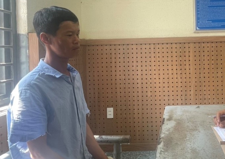 Tạm giữ h&igrave;nh sự đối tượng đốt xe m&aacute;y sau khi vi phạm nồng độ cồn tr&ecirc;n QL51- Ảnh 1.