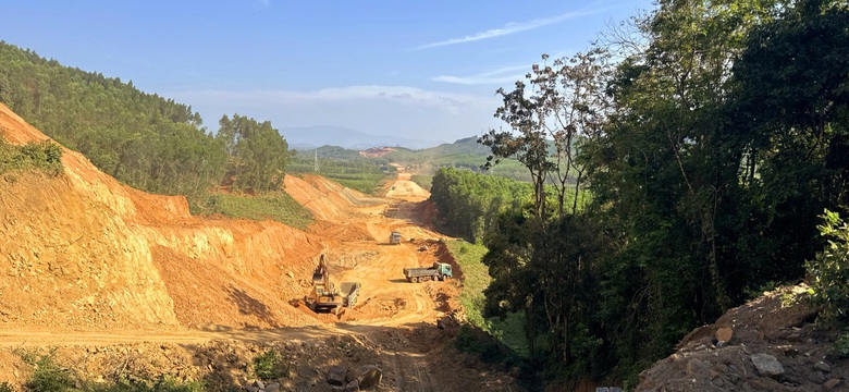 Cao tốc qua miền Trung: Kh&ocirc;ng lo thiếu tiền, chỉ ngại mặt bằng- Ảnh 1.