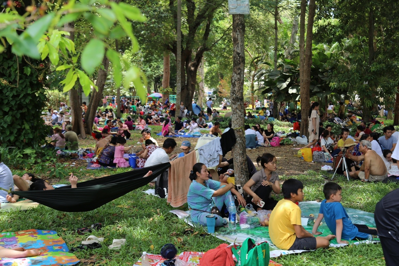 Thảo Cầm Vi&ecirc;n S&agrave;i G&ograve;n chật như n&ecirc;m những ng&agrave;y nghỉ lễ- Ảnh 10.