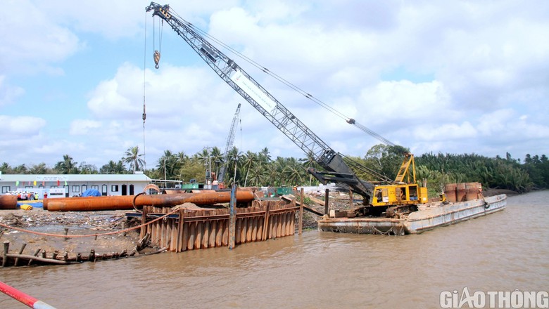 Đua tiến độ hai cầu lớn nối 4 tỉnh miền T&acirc;y- Ảnh 1.