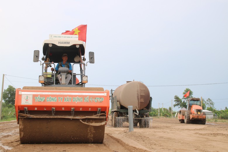 G&aacute;c t&igrave;nh ri&ecirc;ng, dồn sức thi c&ocirc;ng cao tốc Cần Thơ - C&agrave; Mau- Ảnh 4.