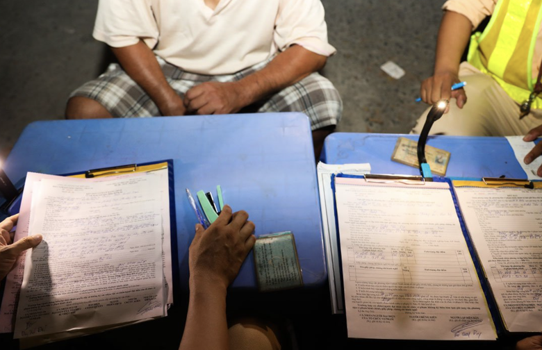 Nhậu ng&agrave;y lễ, nhiều t&agrave;i xế d&iacute;nh phạt nồng độ cồn- Ảnh 3.