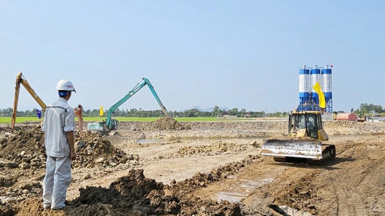 Th&ocirc;ng nguồn c&aacute;t đắp, nh&agrave; thầu cao tốc d&agrave;i nhất miền T&acirc;y v&agrave;o đ&agrave; đua tiến độ- Ảnh 1.