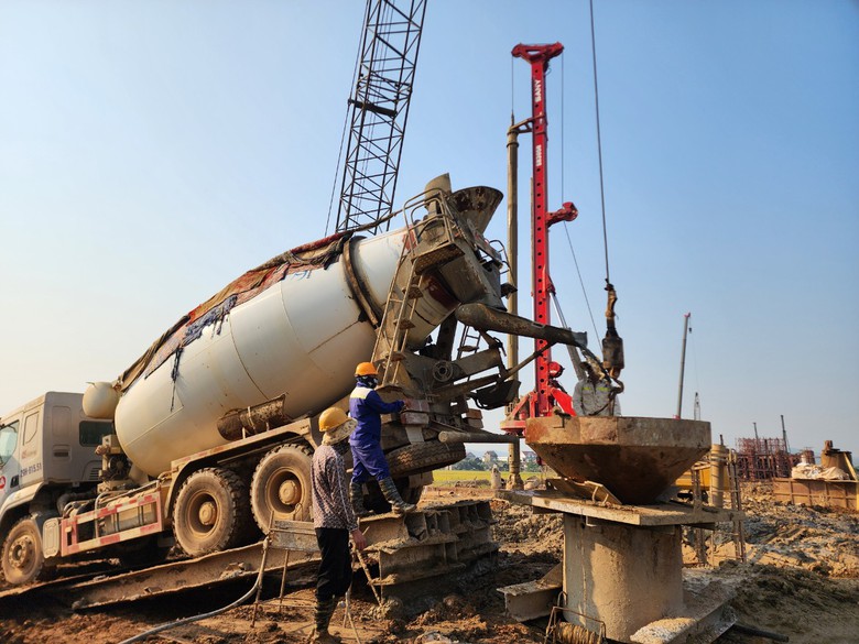 Đại c&ocirc;ng trường cao tốc Bắc - Nam giai đoạn 2 rầm rập tiếng m&aacute;y những ng&agrave;y cả nước nghỉ lễ- Ảnh 3.