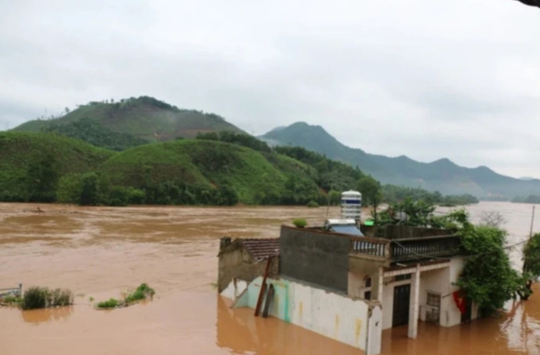 Quảng Ninh: X&acirc;y cầu, l&agrave;m k&egrave; trăm tỷ x&oacute;a thế c&ocirc; lập, ngập lụt nơi phố n&uacute;i- Ảnh 2.