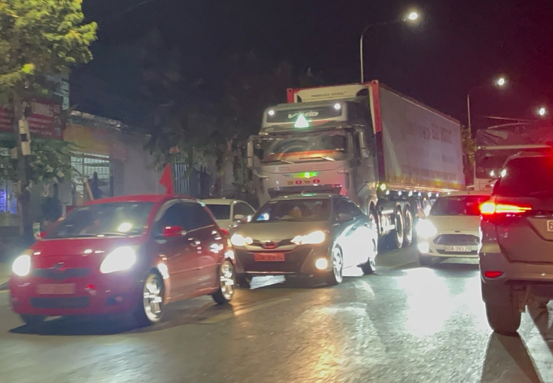 Người d&acirc;n kết th&uacute;c kỳ nghỉ sớm, cao tốc Phan Thiết - Dầu Gi&acirc;y đ&ocirc;ng đ&uacute;c- Ảnh 9.