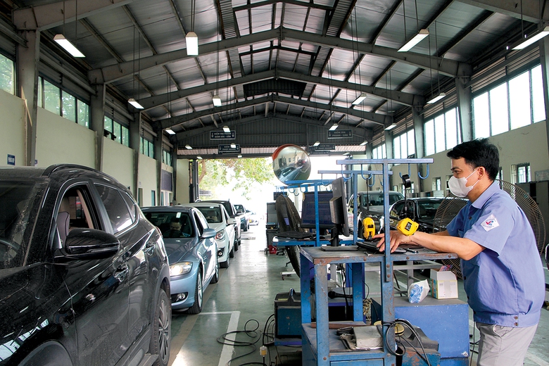 Nỗi l&ograve;ng đăng kiểm vi&ecirc;n sau &ldquo;gi&ocirc;ng b&atilde;o&rdquo;- Ảnh 1.