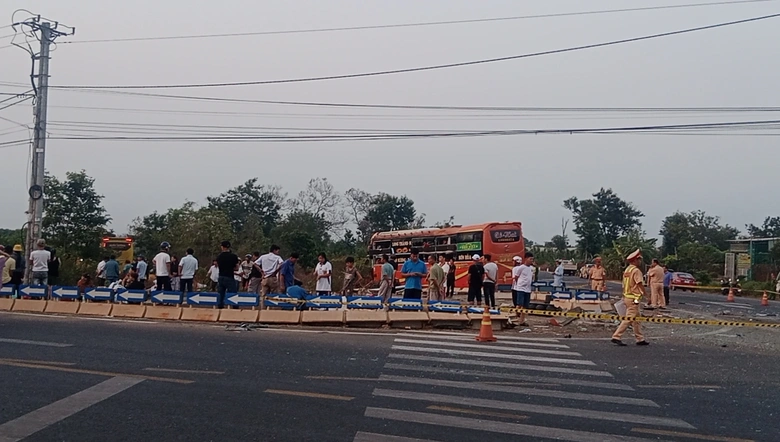 Vụ xe kh&aacute;ch t&ocirc;ng nhau ở Gia Lai: Một xe kh&ocirc;ng thể tr&iacute;ch dữ liệu gi&aacute;m s&aacute;t h&agrave;nh tr&igrave;nh- Ảnh 1.