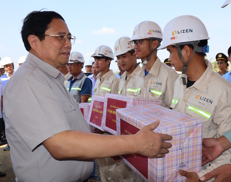 Nh&agrave; thầu Lizen thi c&ocirc;ng xuy&ecirc;n lễ tr&ecirc;n cao tốc V&acirc;n Phong - Nha Trang- Ảnh 2.