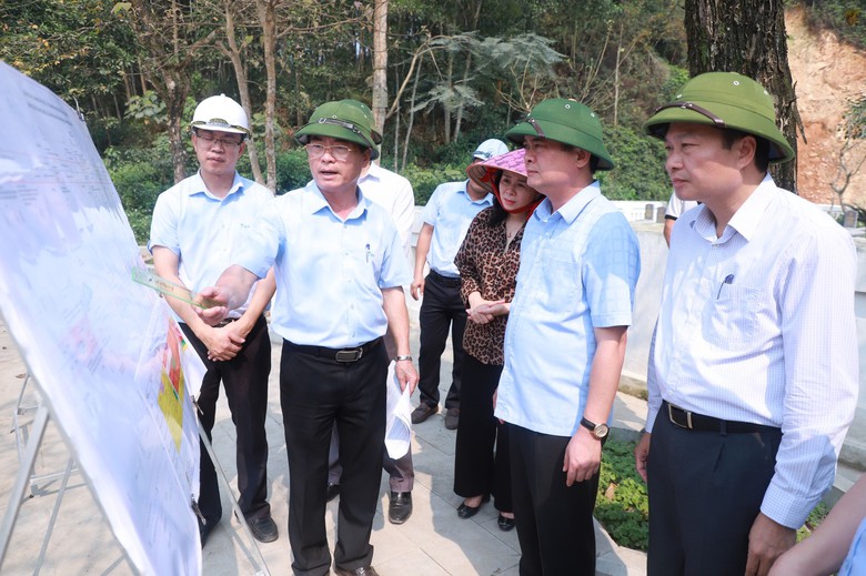 Dự &aacute;n n&acirc;ng cấp quốc lộ 7 gặp kh&oacute; v&igrave; mặt bằng, B&iacute; thư tỉnh Nghệ An chỉ đạo n&oacute;ng- Ảnh 2.