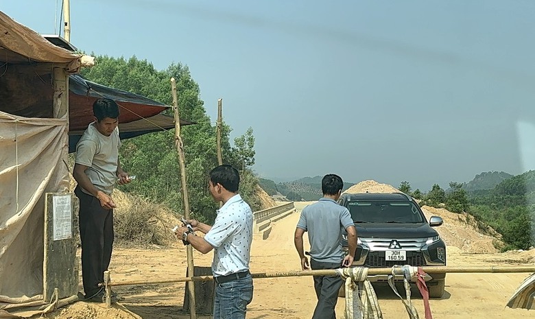 Hộ d&acirc;n đ&atilde; th&aacute;o barie tr&ecirc;n dự &aacute;n đường Trường Sơn Đ&ocirc;ng- Ảnh 2.