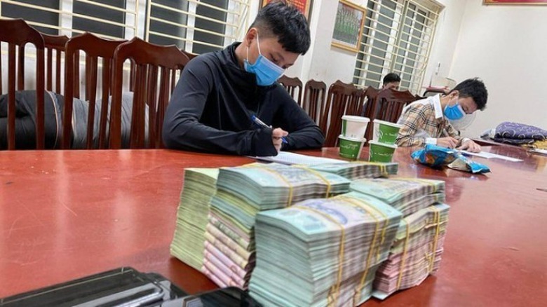 Gần 100 cảnh s&aacute;t bảo vệ phi&ecirc;n xử &ocirc;ng tr&ugrave;m đường d&acirc;y đ&aacute;nh bạc ngh&igrave;n tỷ- Ảnh 2.