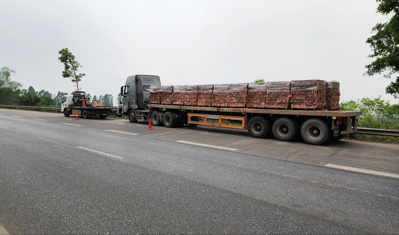 Bị xử lý lỗi dừng đỗ trên quốc lộ, tài xế trần tình đủ mọi lý do- Ảnh 11. Bị xử lý lỗi dừng đỗ trên quốc lộ, tài xế trần tình đủ mọi lý do- Ảnh 11.