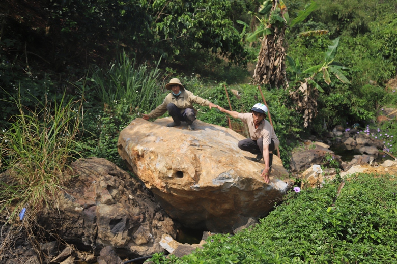 Vụ đ&aacute; tảng xuy&ecirc;n thủng ch&ograve;i d&acirc;n: Tạm dừng cấp thuốc nổ cho mỏ khai th&aacute;c đ&aacute;- Ảnh 1.