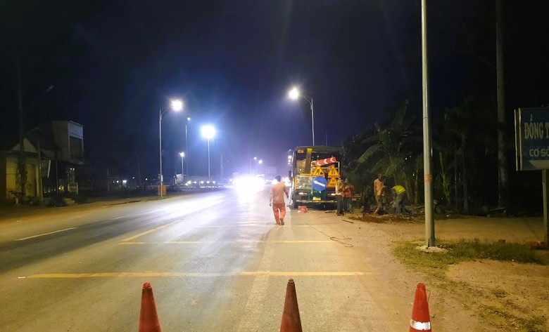 Tăng chốt ph&acirc;n luồng xe kh&aacute;ch tr&ecirc;n 30 chỗ, xe tải nặng kh&ocirc;ng v&agrave;o cao tốc Cam Lộ - La Sơn- Ảnh 5.
